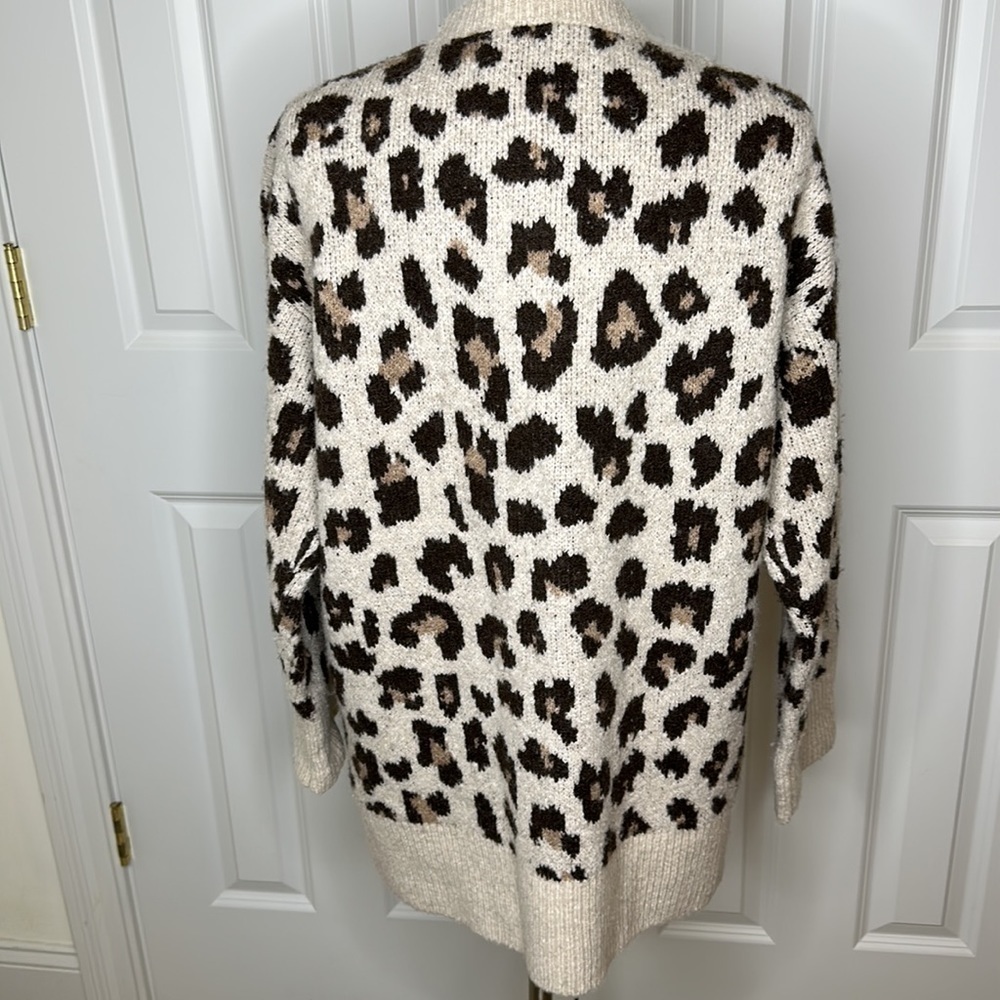 J. Crew Oversized Sweater Cardigan in Leopard Print SzM - Picture 7 of 11